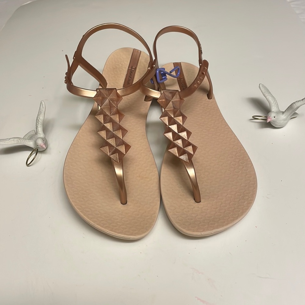 IPANEMA Rose Gold Thong Sandals. Size-9.Preowned.